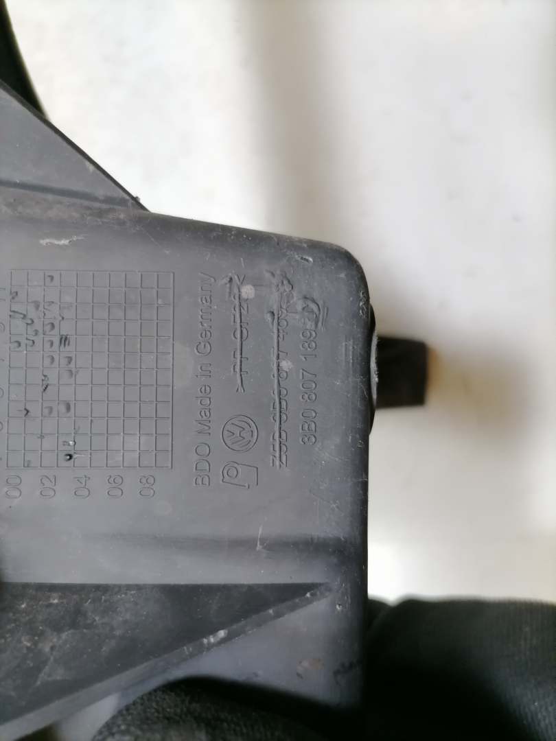 VW Passat 3BG original Grilltr&auml;ger Plastik-Verst&auml;rkung St&uuml;tzteil Sto&szlig;f&auml;nger vorn Bj.2005